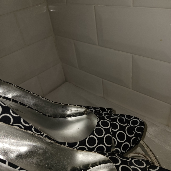 Jessica Simpson Black/White Print Peep Toed Wedge Size 9.5 B - Picture 5 of 9